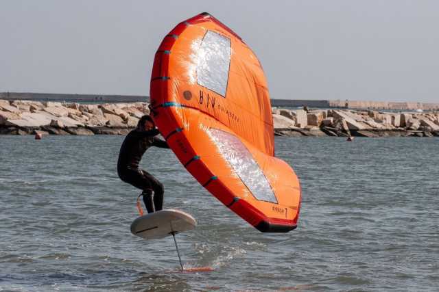 "Wingfoil", alla scoperta del nuovo sport acquatico: �� come volare sul mare�